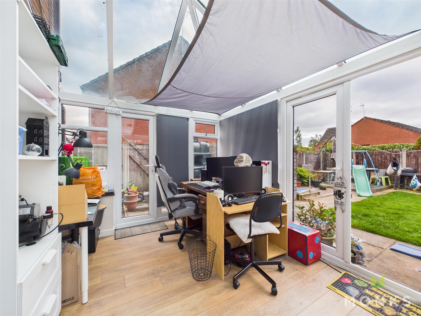 8 Martins Field, Oswestry, SY10 9EP For Sale